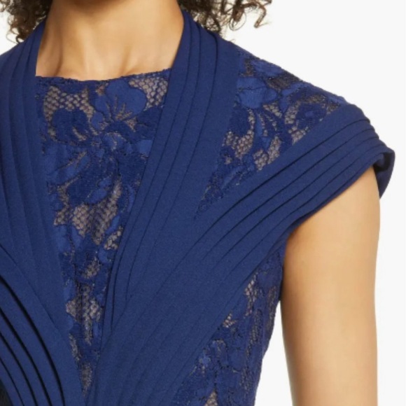 TADASHI SHOJI LACE INSET CAP SLEEVE NAVY COCKTAIL DRESS sz M A 20 - Picture 3 of 7